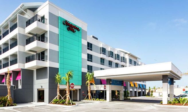 Hampton Inn Dunedin Exterior