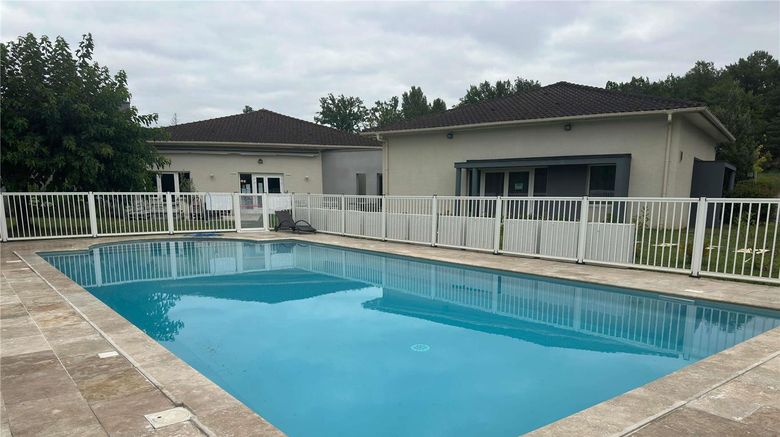 <b>Ibis Cahors Pool</b>. Images powered by <a href="https://iceportal.shijigroup.com/" title="IcePortal" target="_blank">IcePortal</a>.
