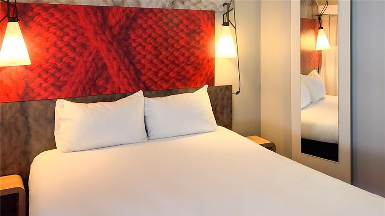 <b>Ibis Cahors Suite</b>. Images powered by <a href="https://iceportal.shijigroup.com/" title="IcePortal" target="_blank">IcePortal</a>.
