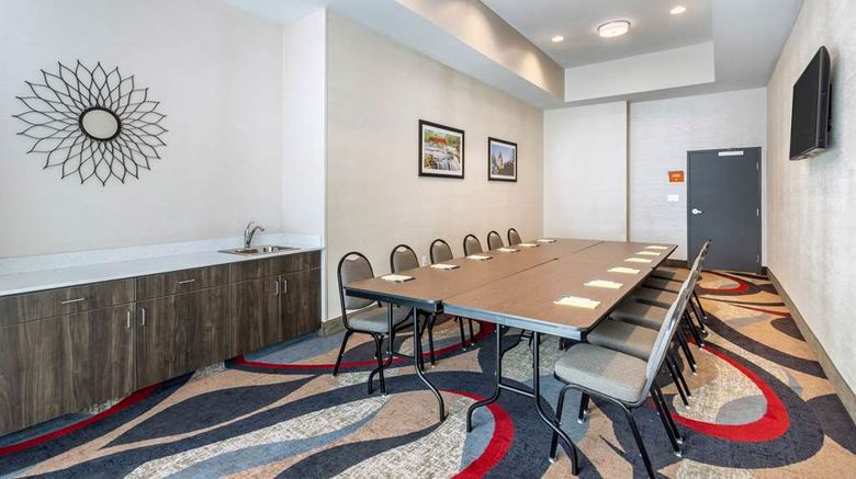 <b>La Quinta Inn & Suites Bloomington Meeting</b>. Images powered by <a href="https://iceportal.shijigroup.com/" title="IcePortal" target="_blank">IcePortal</a>.