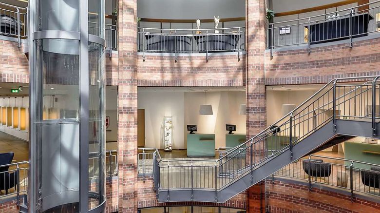 <b>Dorint City Hotel Bremen Lobby</b>. Images powered by <a href="https://iceportal.shijigroup.com/" title="IcePortal" target="_blank">IcePortal</a>.