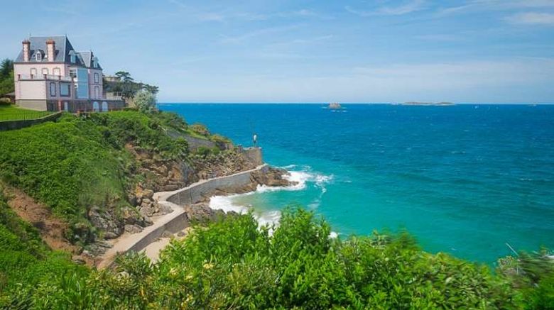 <b>Hotel Dinard Balmoral Beach</b>. Images powered by <a href="https://iceportal.shijigroup.com/" title="IcePortal" target="_blank">IcePortal</a>.