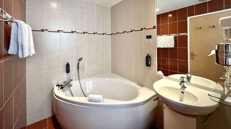 <b>Hotel Dinard Balmoral Room</b>. Images powered by <a href="https://iceportal.shijigroup.com/" title="IcePortal" target="_blank">IcePortal</a>.