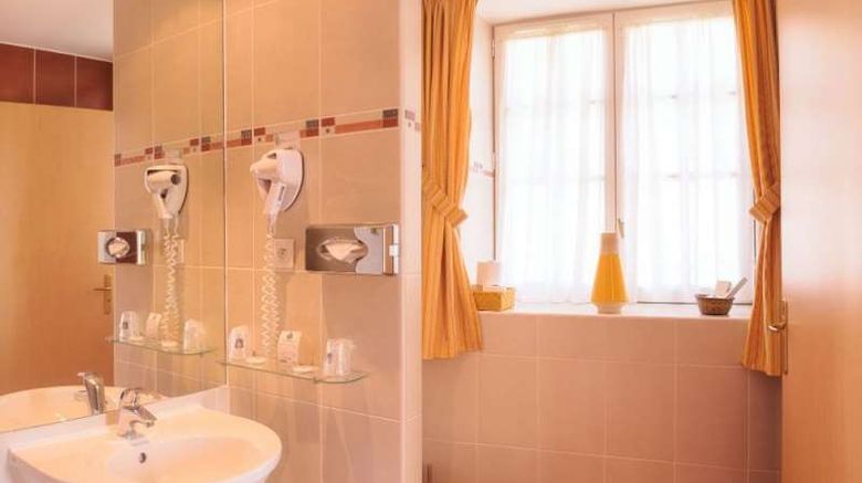 <b>Hotel Dinard Balmoral Room</b>. Images powered by <a href="https://iceportal.shijigroup.com/" title="IcePortal" target="_blank">IcePortal</a>.