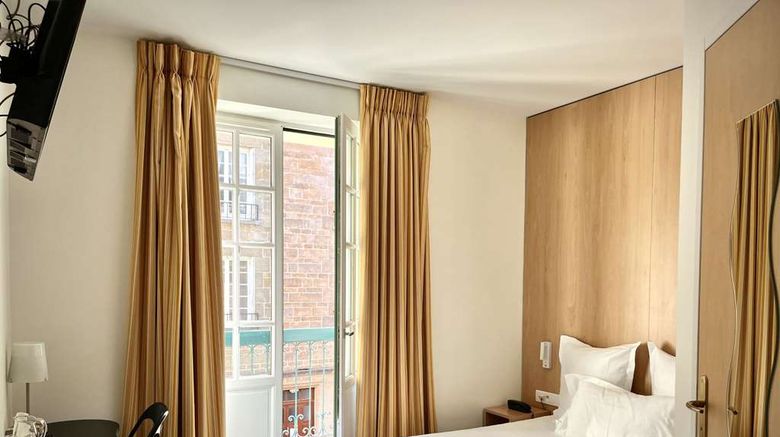 <b>Hotel Dinard Balmoral Room</b>. Images powered by <a href="https://iceportal.shijigroup.com/" title="IcePortal" target="_blank">IcePortal</a>.