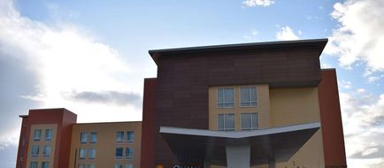 La Quinta Inn & Suites East I-40 Exterior