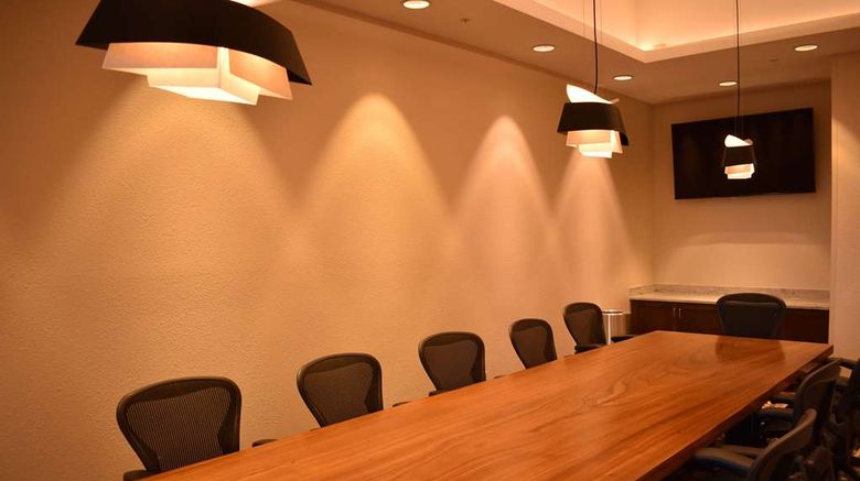 <b>La Quinta Inn & Suites East I-40 Meeting</b>. Images powered by <a href="https://iceportal.shijigroup.com/" title="IcePortal" target="_blank">IcePortal</a>.