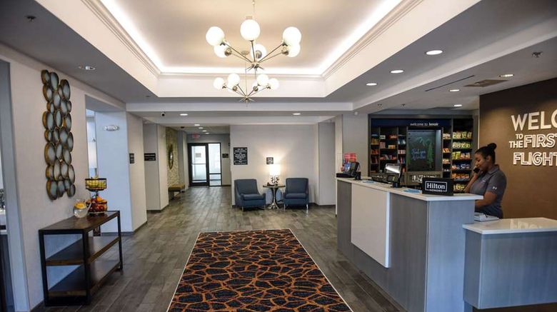 <b>Hampton Inn and Suites Lenoir Lobby</b>. Images powered by <a href="https://iceportal.shijigroup.com/" title="IcePortal" target="_blank">IcePortal</a>.