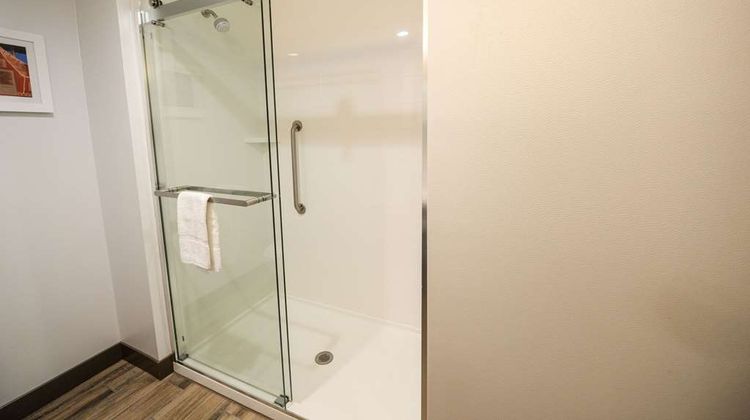 Hampton Inn and Suites Lenoir Room