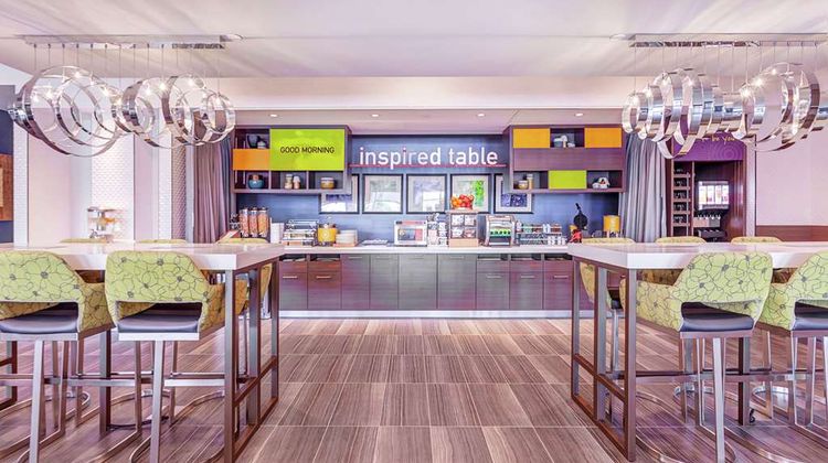Home2 Suites by Hilton Toronto Restaurant