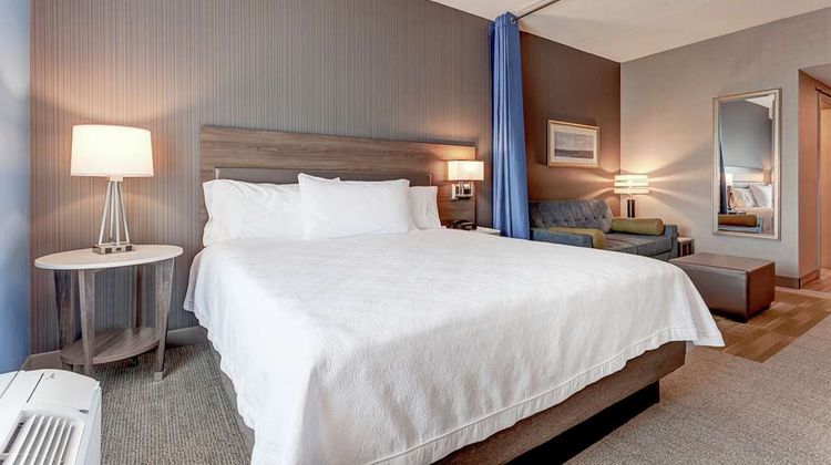Home2 Suites by Hilton Toronto Room