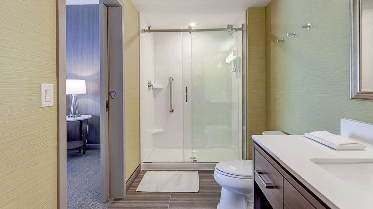 Home2 Suites by Hilton Toronto Room