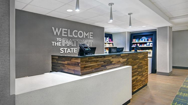 Hampton Inn Westfield Lobby