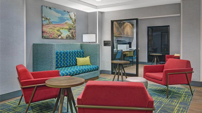 <b>Hampton Inn Westfield Lobby</b>. Images powered by <a href="https://iceportal.shijigroup.com/" title="IcePortal" target="_blank">IcePortal</a>.