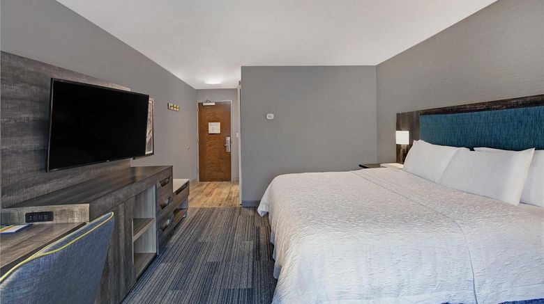 <b>Hampton Inn Westfield Room</b>. Images powered by <a href="https://iceportal.shijigroup.com/" title="IcePortal" target="_blank">IcePortal</a>.