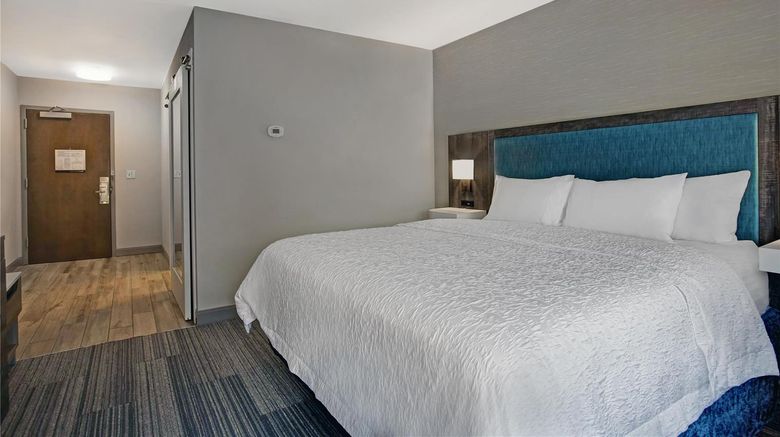 <b>Hampton Inn Westfield Room</b>. Images powered by <a href="https://iceportal.shijigroup.com/" title="IcePortal" target="_blank">IcePortal</a>.