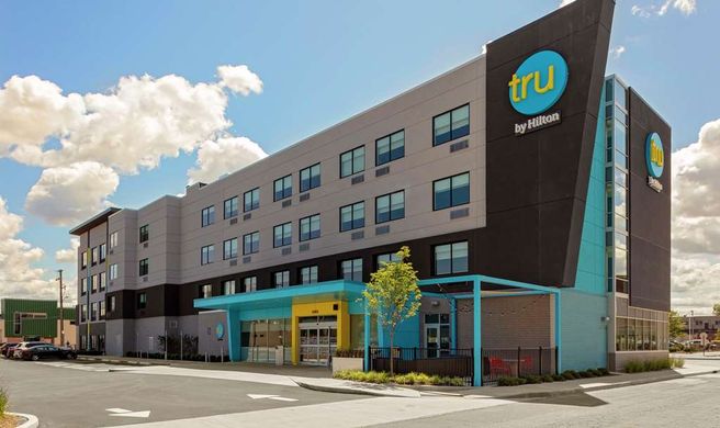 Tru by Hilton Cleveland Midtown Exterior