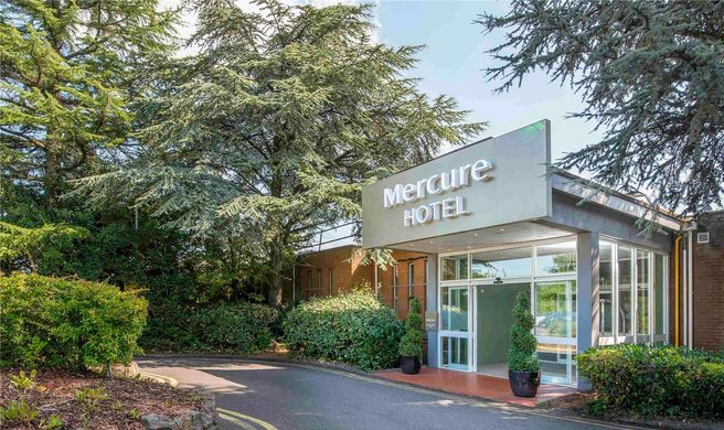 Mercure Cardiff North Hotel Exterior