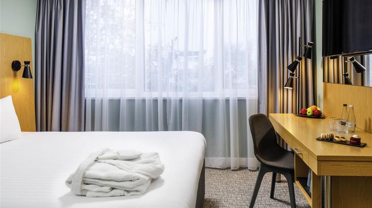 Greet London Harlow Room
