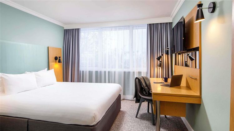 Greet London Harlow Room
