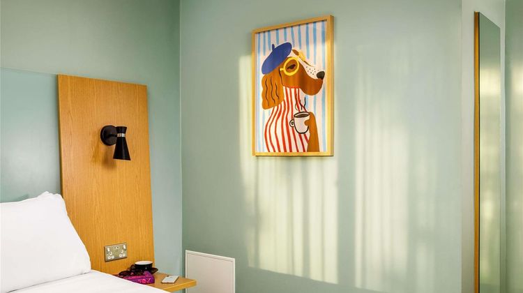 Greet London Harlow Room
