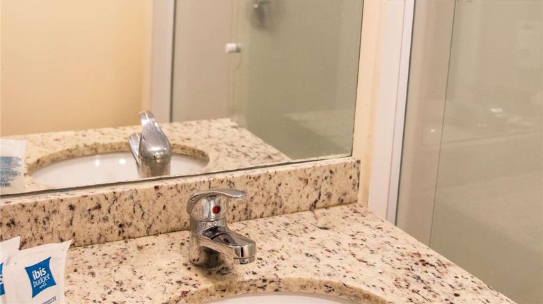 <b>Ibis Budget Itaperuna Room</b>. Images powered by <a href="https://iceportal.shijigroup.com/" title="IcePortal" target="_blank">IcePortal</a>.