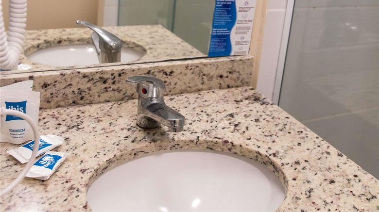 <b>Ibis Budget Itaperuna Room</b>. Images powered by <a href="https://iceportal.shijigroup.com/" title="IcePortal" target="_blank">IcePortal</a>.
