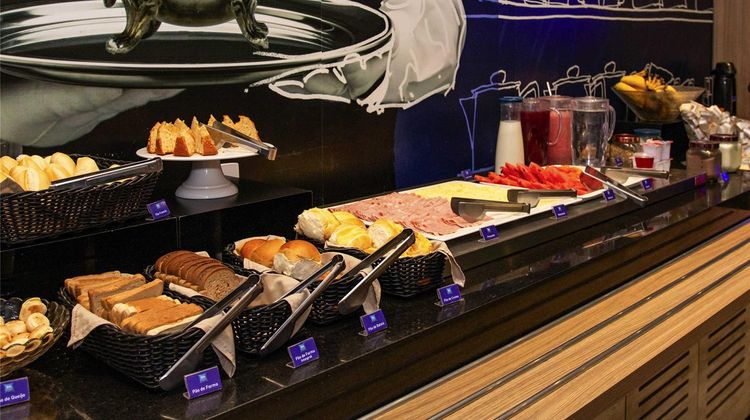 Ibis Budget Itaperuna Restaurant