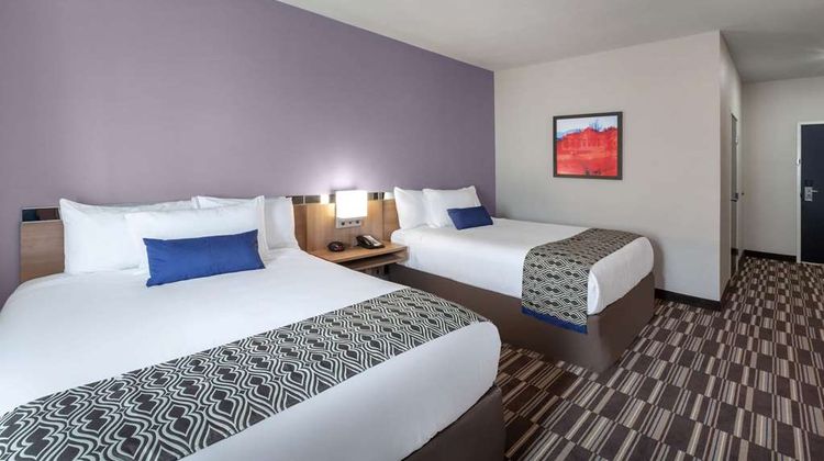 Microtel Inn & Suites College Station Room