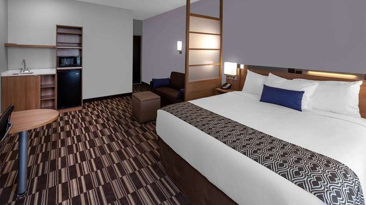 Microtel Inn & Suites College Station Suite