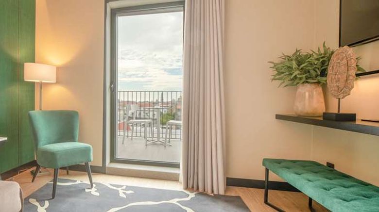 <b>NH Porto Jardim Suite</b>. Images powered by <a href="https://iceportal.shijigroup.com/" title="IcePortal" target="_blank">IcePortal</a>.
