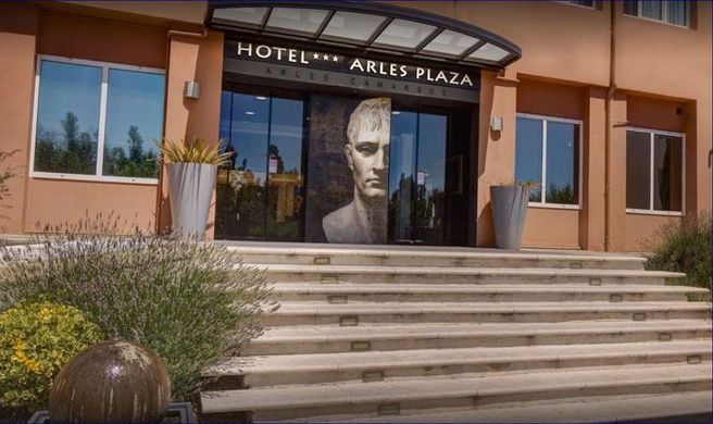 Hotel Arles Plaza Exterior