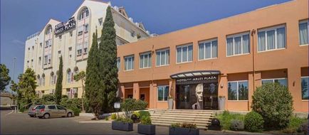 Hotel Arles Plaza Exterior