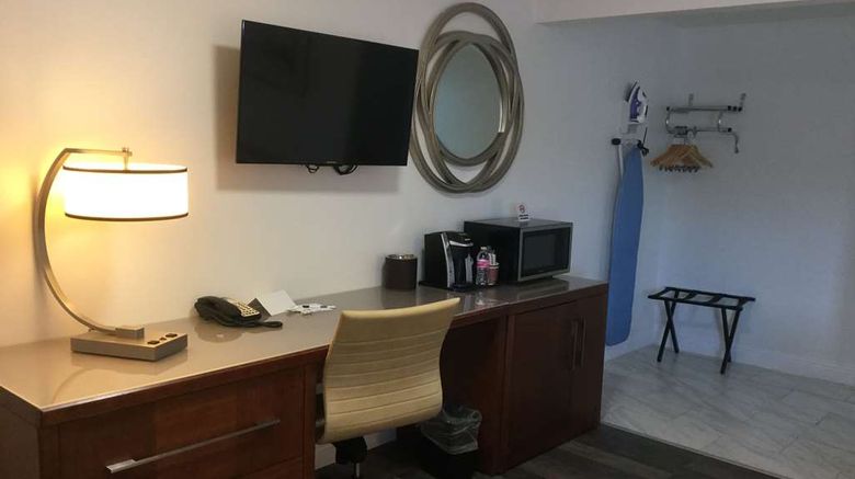 <b>Travelodge by Wyndham Crescent City Room</b>. Images powered by <a href="https://iceportal.shijigroup.com/" title="IcePortal" target="_blank">IcePortal</a>.