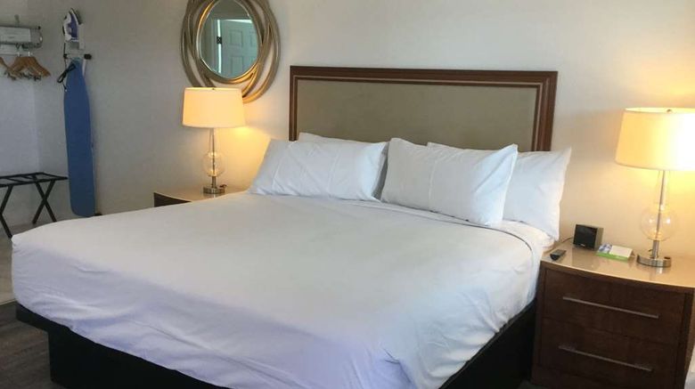 <b>Travelodge by Wyndham Crescent City Room</b>. Images powered by <a href="https://iceportal.shijigroup.com/" title="IcePortal" target="_blank">IcePortal</a>.