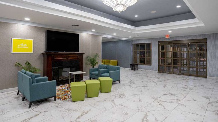Days Hotel by Wyndham North Bergen Lobby