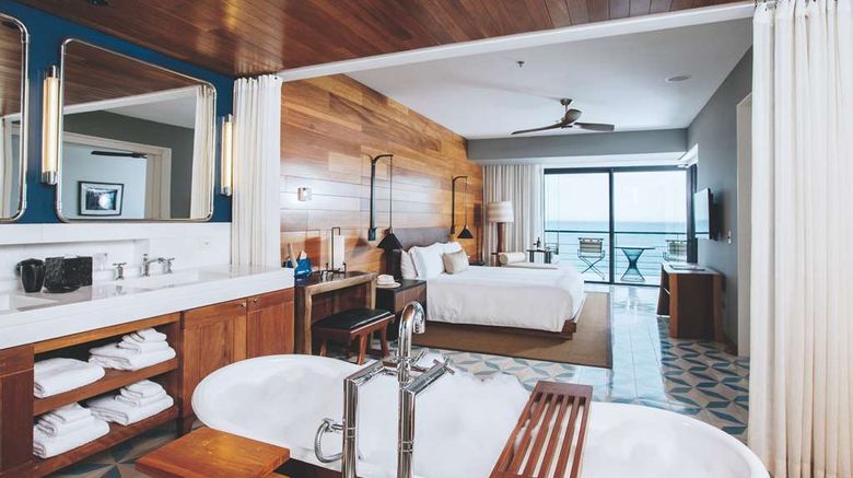 <b>The Cape, A Thompson Hotel by Hyatt Suite</b>. Images powered by <a href="https://iceportal.shijigroup.com/" title="IcePortal" target="_blank">IcePortal</a>.