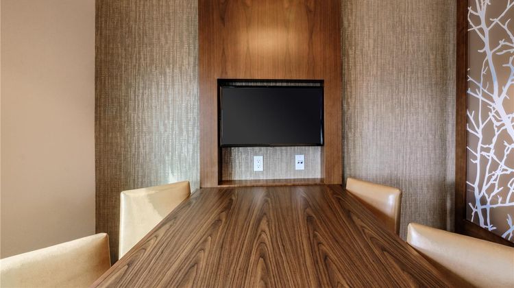 Hyatt Place Las Vegas Silverton Village Suite