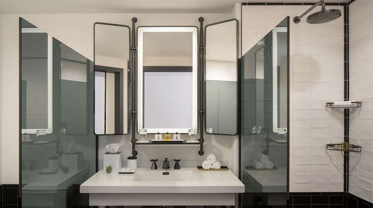 Thompson Seattle by Hyatt Room