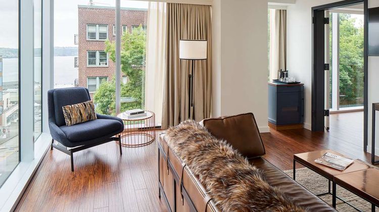 Thompson Seattle by Hyatt Suite