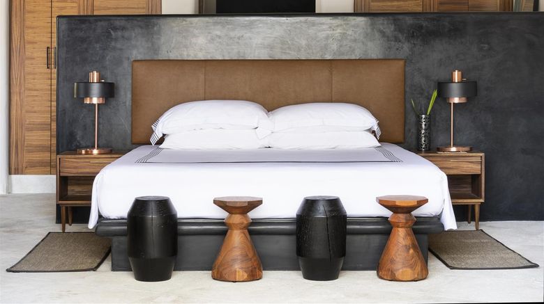 <b>Thompson Zihuatanejo Suite</b>. Images powered by <a href="https://iceportal.shijigroup.com/" title="IcePortal" target="_blank">IcePortal</a>.