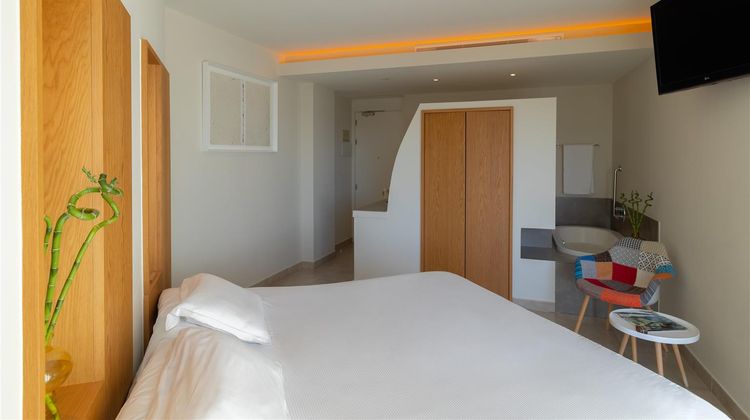 Higueron Hotel, Curio Collection Other
