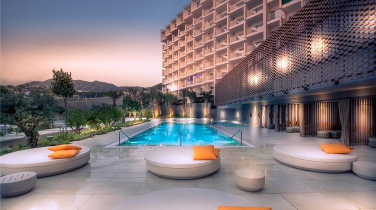 Higueron Hotel, Curio Collection Pool