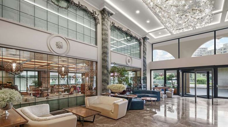 <b>DoubleTree by Hilton Istanbul Esentepe Lobby</b>. Images powered by <a href="https://iceportal.shijigroup.com/" title="IcePortal" target="_blank">IcePortal</a>.