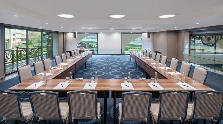 <b>DoubleTree by Hilton Istanbul Esentepe Meeting</b>. Images powered by <a href="https://iceportal.shijigroup.com/" title="IcePortal" target="_blank">IcePortal</a>.