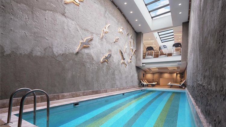 DoubleTree by Hilton Istanbul Esentepe Pool
