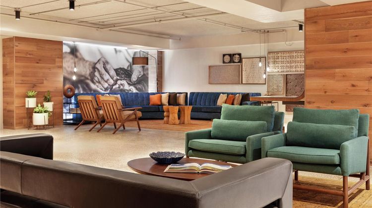 Hotel Alba, Tapestry Collection Hilton Lobby