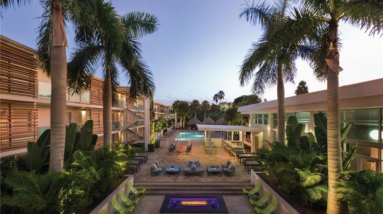 Hotel Alba, Tapestry Collection Hilton Pool