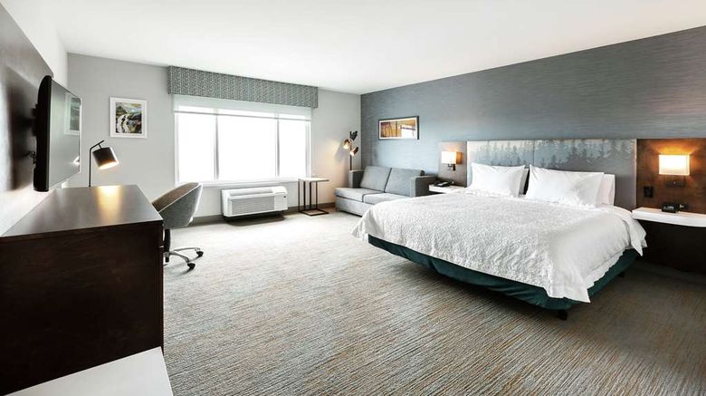 <b>Hampton Inn & Suites Beauport Room</b>. Images powered by <a href="https://iceportal.shijigroup.com/" title="IcePortal" target="_blank">IcePortal</a>.