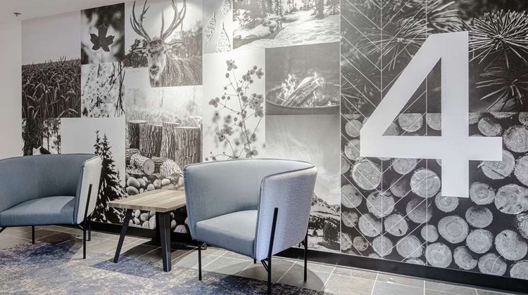 DoubleTree by Hilton Quebec Lobby